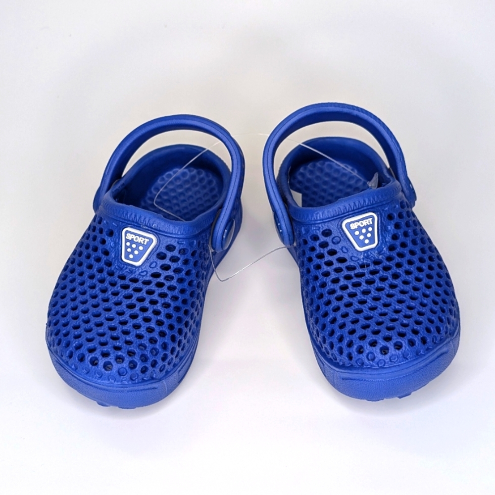 NIB.  Kids Blue Clogs with Back Strap. Size 2. Water Shoes. Unisex.